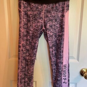 Under Armour athletic compression cropped pants size medium